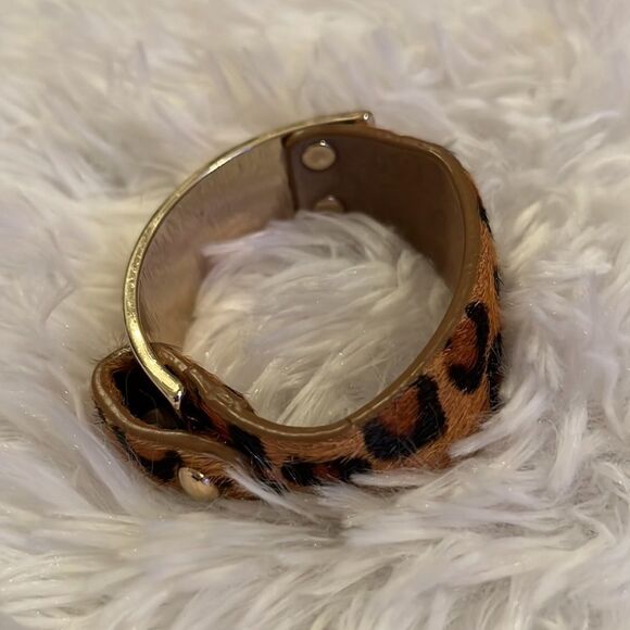 Leopard Print Gold Metal Bracelet - Picture 2 of 8